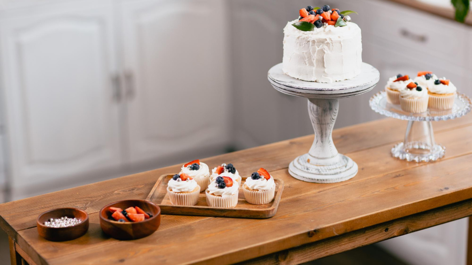 Sublimez vos créations pâtissières avec des présentoirs à gâteaux